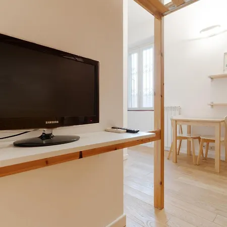 Guesthost - Corvetto Comfy Апартаменты *