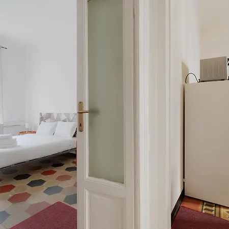 Guesthost - Porta Romana Lovely Apartment