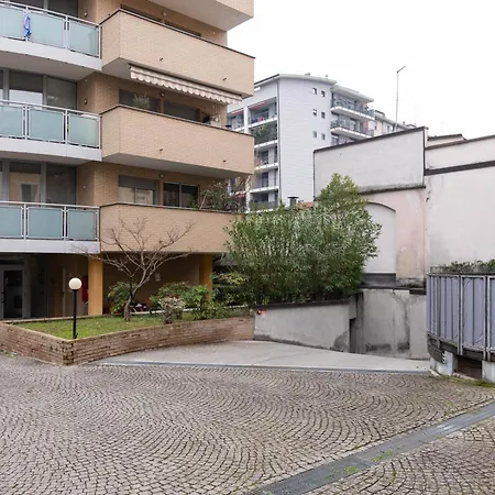 Apartment Elegant One Bedroom Bocconi
