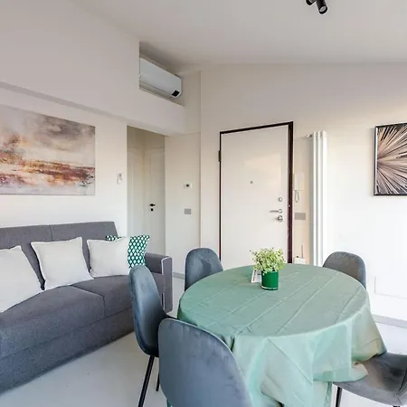 Luxury Elegant Penthouse 3 Bedrooms, 2 Bathrooms Milán