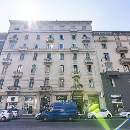 Easy Loft Next To Loreto Metro Stop アパート ミラノ