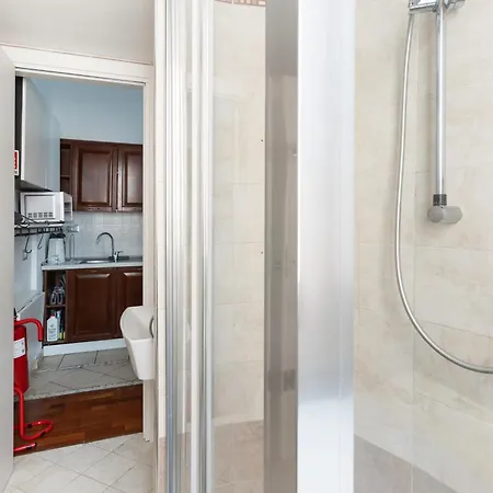 Guesthost - M5 Isola Comfy Appartement