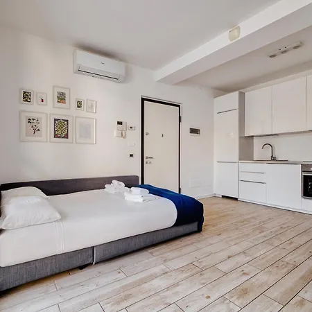 Just Urban - Bright With Terrace - M4 Tolstoj Appartement