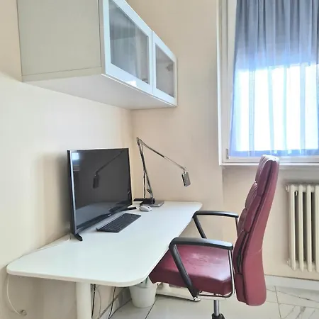 Arrivasti Stays, Spacious In Centre Apartment *