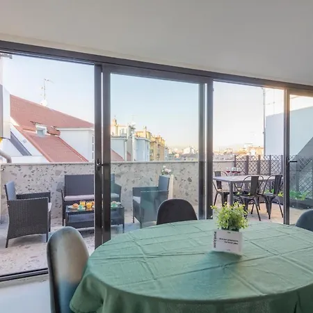 Apartmán Luxury Elegant Penthouse 3 Bedrooms, 2 Bathrooms *