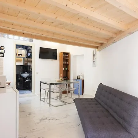 Easy Loft Next To Loreto Metro Stop アパート *