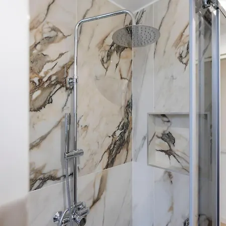Bartolini Modern 2 Bedrooms By Halldis アパート ミラノ