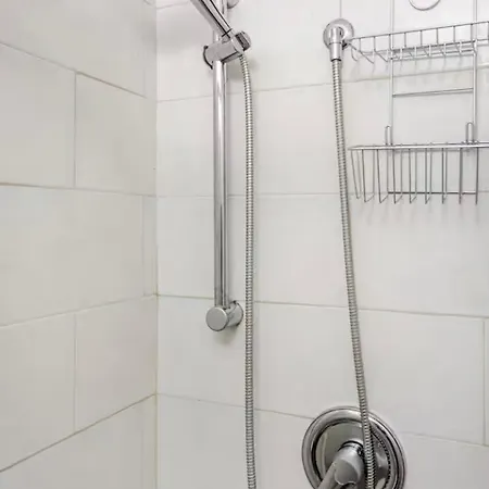 Stylish Flat Near Duomo - Metro 50 M - 4 Guests Appartement Milaan