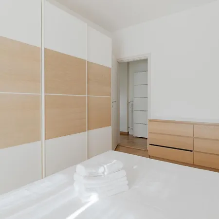Guesthost - Stylish Flat In Navigli District