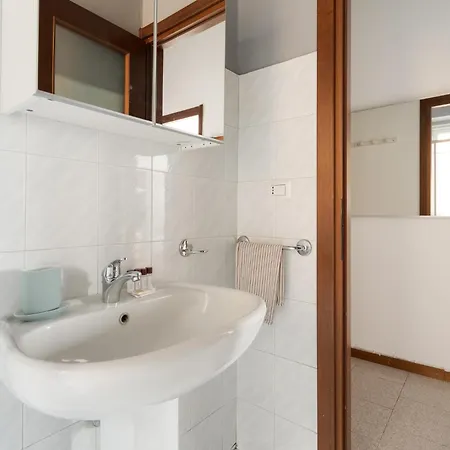 Apartmán Guesthost - Morazzone Bright And Cozy Design Flat *