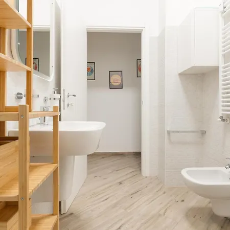 Guesthost - Lovely Flat Near Frattini M4 * Milán