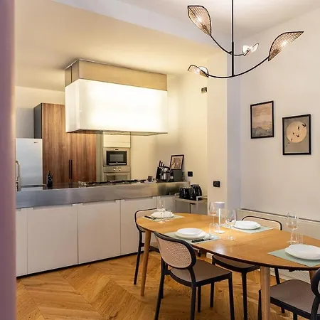 Апартаменты Modern Loft With Projector E Private Garden, Station *