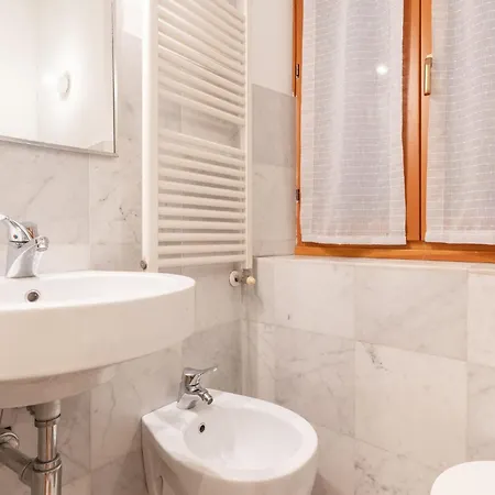 Guesthost - Comfy Flat Near Ospedale Policlinico * ミラノ