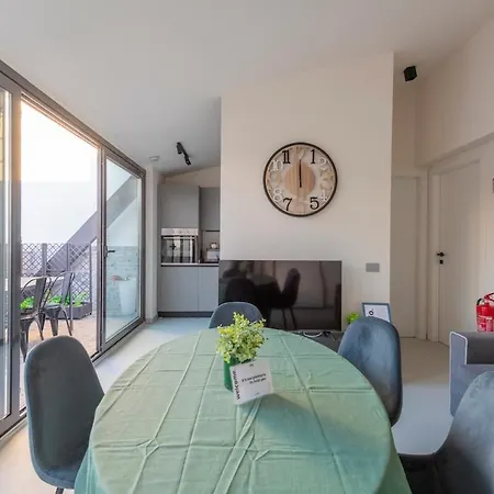 Luxury Elegant Penthouse 3 Bedrooms, 2 Bathrooms * Milán