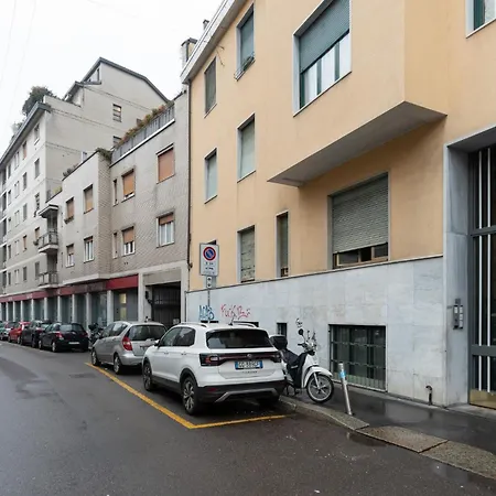 Guesthost - Morazzone Bright And Cozy Design Flat Apartmán *