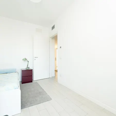 3br With Large Terrace - 800m From San Leonardo M1 מילאנו