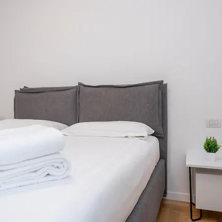 Lejlighed I-host - Bright 1br With Balcony In *