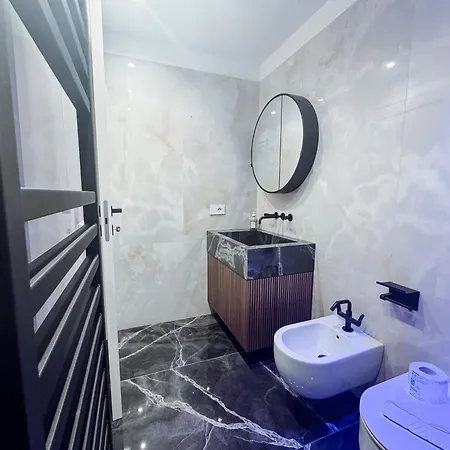 Medici5 - Luxury With Wellness Area דירה