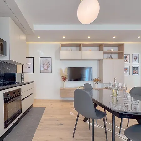 Urban By Host Hero Apartment