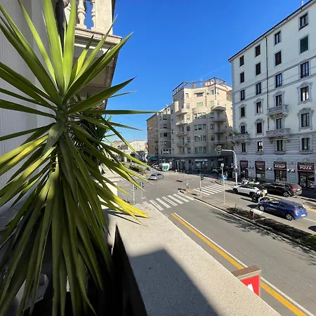 Apartmán New One-bedroom With Terrace In The Nolo Area, Metro 1 Rovereto Stop