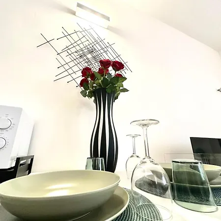 Albani Life, Stile & Comfort In Soluzione Silenziosa E Indipendente, Comoda Per Stadio San Siro, Rho Fiera E Life Appartement *