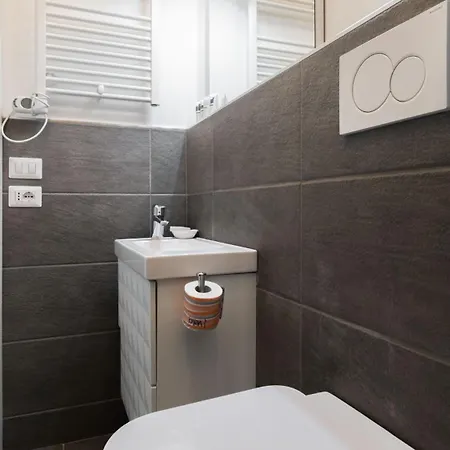 Atto Vannucci 15 B