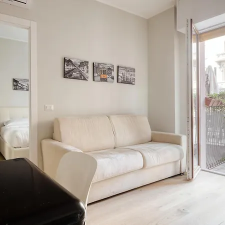 Terrace Charming In Apartman Milánó