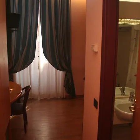 Albert Hotel Ξενοδοχείο 3*