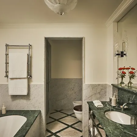 Rocco The Carlton 5*