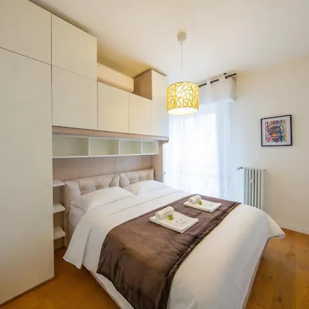 Luxurious 1bdr In Life, Sleeps 4 Milánó