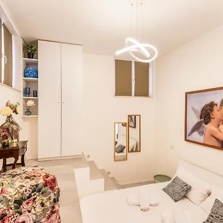 Modern Design 5 Minutes San Raffaele Apartment