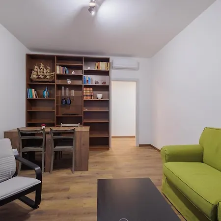 Апартаменты Cinzia's House - 5 Minutes From The Metro Милан