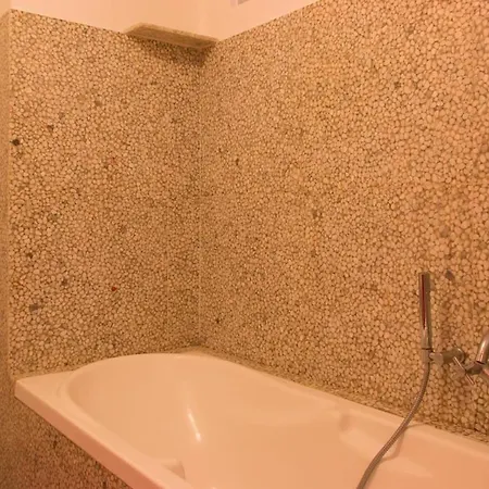 Bilocale A Porta Venezia Daire *