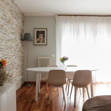 Elegante - 2 Camere, 2 Bagni, Garage E Balcone Appartement *