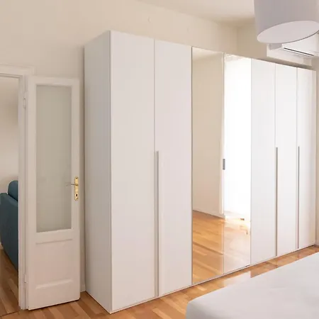 Charming 4 Person Navigli District - Mirable Pm Apartment *