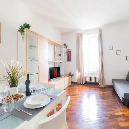 Lägenhet Duomo-bocconi-navigli Area, Elegant & Peaceful Retreat Milano