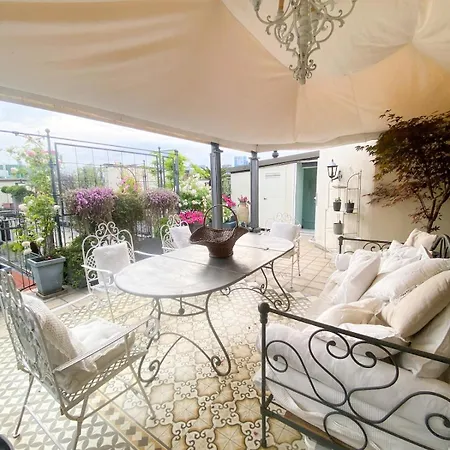Cozy With Balcony Metro Minutes Away Appartement *