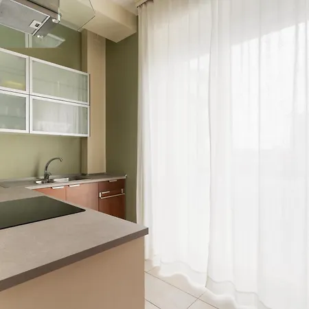 Guesthost - Porta Romana Balcony Flat Апартаменты