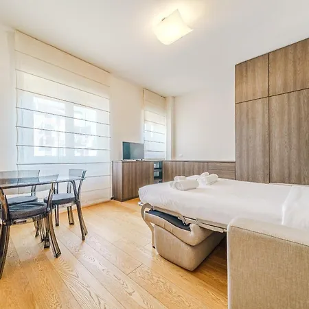 Apartment Andrea Flat - Near Metro & Wi-fi *