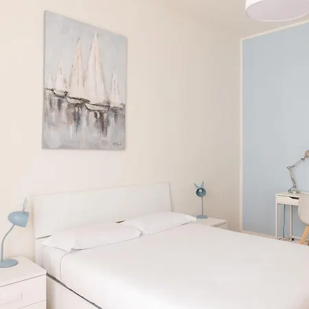 Charming 4 Person Navigli District - Mirable Pm Mailand