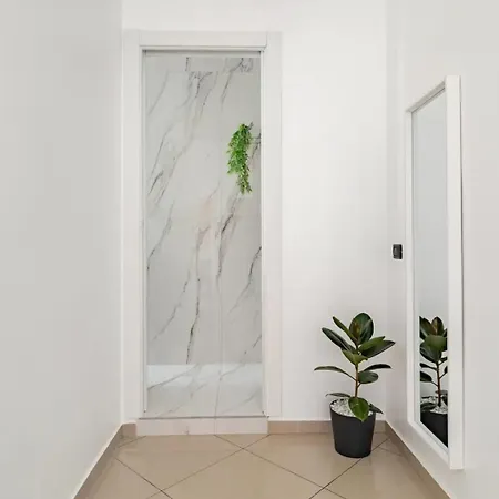 Porta Romana Akm Lägenhet