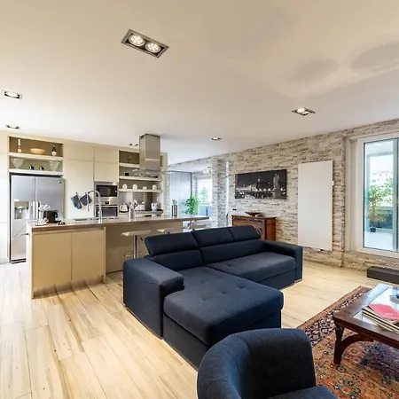 Apartmán Skyline Penthouse - Terrazzo Panoramico & Metro 5min