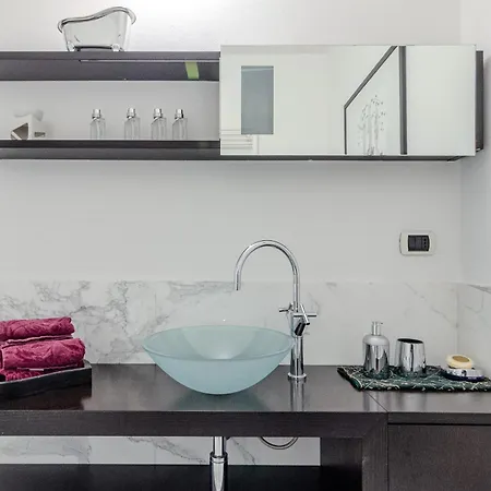 Isola Oasis - Loft With Garden & Free Private Garage Апартаменты *