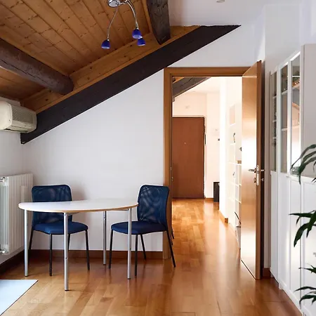 Luxury Penthouse Porta Romana شقة *