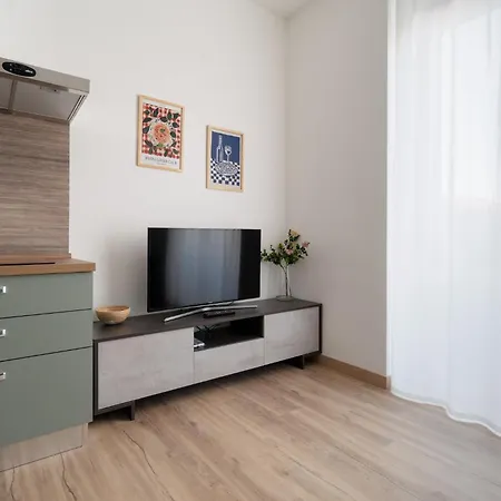 Guesthost - Modern Flat In Vigentino Apartman