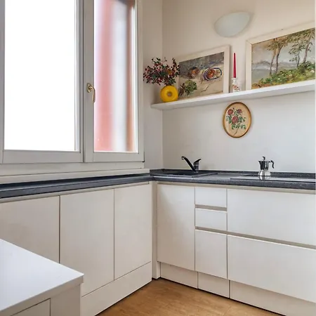 Quiet Terrace Elegante Apartment Milan