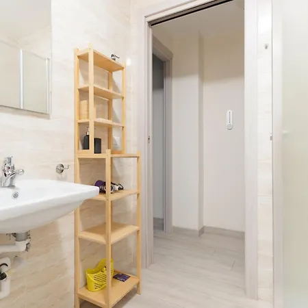 Guesthost - Cozy Loft With Mezzanine Lägenhet