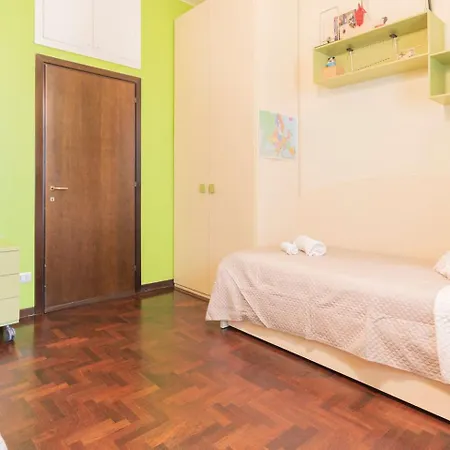 Stayeasy Castello Sforzesco Milan