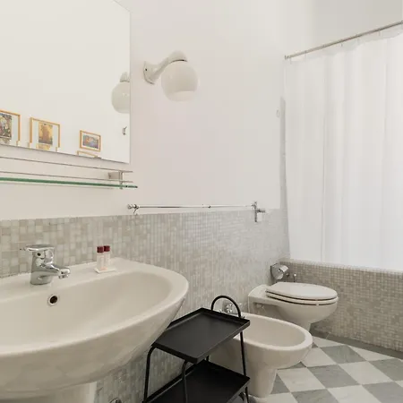 Guesthost - Cozy Terrace Pagano M1 Apartment