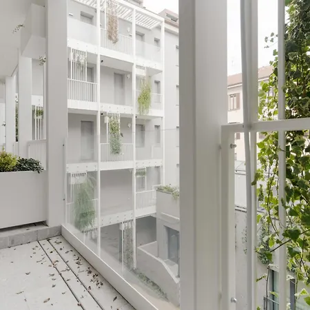 Guesthost - Cozy Balcony Porta Romana Milano